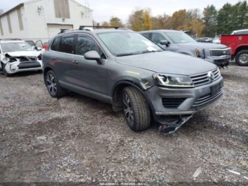 Volkswagen Touareg II 2017 Volkswagen Touareg 2017 VOLKSWAGEN TOUAREG V6 WOLFSBURG EDITION 3.6 Benzyna, zdjęcie 1