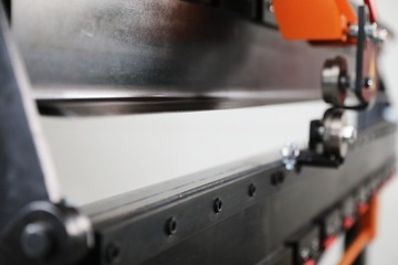 2m Giętarka 3-segmentowa Zaginarka segmentowa do blachy OLMET SG3/2200 +nóż