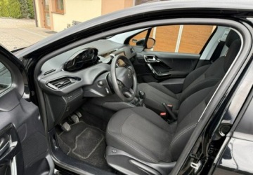 Peugeot 208 I Hatchback 5d Facelifting 1.2 PureTech 82KM 2017 Peugeot 208 1,2 82KM Klimatronik Navi Kamera CarPlay 1.2 Benzyna 82KM, zdjęcie 21