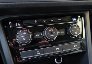 Volkswagen Touran III 1.5 TSI EVO 150KM 2020 Volkswagen Touran Salon Polska, ASO, PDC, Navi, Climatronic, DSG, FVAT23, zdjęcie 26