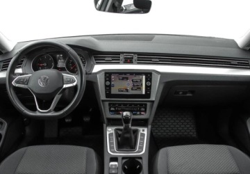 Volkswagen Passat B8 Limousine Facelifting 2.0 TDI SCR 150KM 2020 Volkswagen Passat 2.0 TDI 150KM Essence Fotele Podgrzewane Klimatyzacja 3-, zdjęcie 14