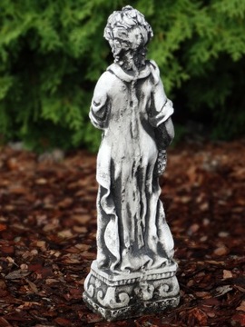 Figura ogrodowa betonowa kobieta z koszem