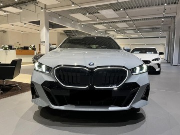 BMW Seria 5 G90-91 2026 BMW Seria 5 Touring 540d xDrive Sport Combi 3.0 (303KM) 2026, zdjęcie 5
