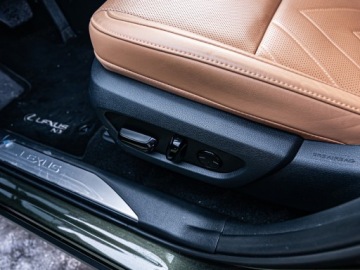 Lexus NX II SUV Facelifting 2.5 450h+ 292KM 2025 Od ręki - Omotenashi 2.5 Hybrid Plug-in AWD 292KM | Podgrzewane fotele, zdjęcie 5