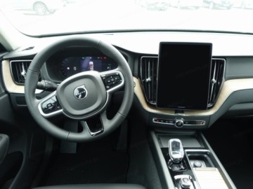 Volvo XC60 II 2026 VOLVO XC60 B5 AWD Plus Dark Suv 2.0 (264KM) 2026, zdjęcie 7