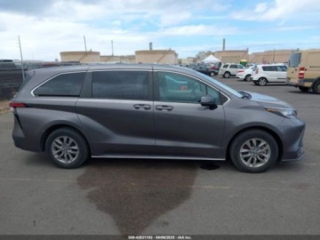 Toyota Sienna III 2022 Toyota Sienna LE 2022 2.5L 2.5 Hybryda 189KM, zdjęcie 6