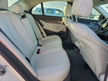 Mercedes Klasa E W213 2022 Mercedes-Benz Klasa E 350 2022 2.0 Benzyna 255KM, zdjęcie 10