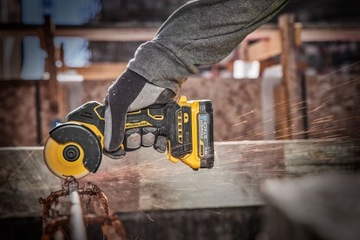 КОМПАКТНЫЙ РЕЗАК DeWALT DCS438N 18V XR 76 мм