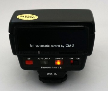 Вспышка Olympus T32, посвященная Olympus OM2 OM 2. Работает