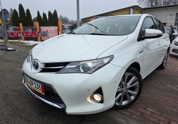 Toyota Auris II 2013 Toyota Auris Niski przbiegladna i zadbana prosto z Niemiec 1.8 Hybryda, zdjęcie 1