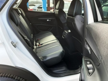 Peugeot 3008 II Crossover Facelifting  1.2 PureTech 130KM 2021 Peugeot 3008 Automat/Manetki/ Kamery360 /Salon Pl, zdjęcie 32