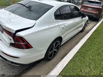 Volvo S60 III 2024 Volvo S60 B5 Plus Dark Theme 2024 2.0l 2.0 Benzyna 247KM, zdjęcie 4