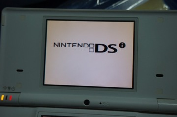 NINTENDO DSi TWL-001 БЕЛЫЙ Заводская комплектация
