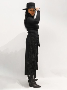 Lara czarna spódnica z prążkowanej dzianiny i frędzlami na przedzie L/XL