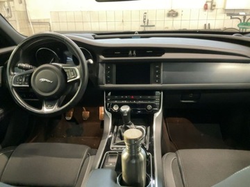 Jaguar XF II Sedan 2.0 i4D 180KM 2017 Jaguar XF 20d r-Sport, zdjęcie 6