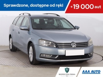 Volkswagen Passat B7 Variant 2.0 TDI CR DPF BlueMotion 140KM 2012 VW Passat 2.0 TDI, Navi, Klima, Klimatronic