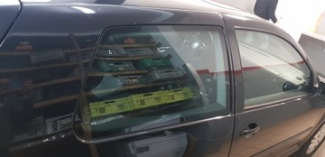 VW GOLF IV 3D SZYBA KAROSERYJNA TYŁ TYLNA P L