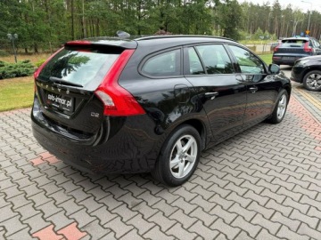 Volvo V60 I Kombi Facelifting 2.0 D2 DRIVE-E 120KM 2016 Volvo V60 2.0 D2 Skórzana tapicerka Zadbane, zdjęcie 6