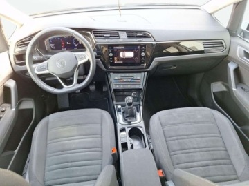 Volkswagen Touran III 1.5 TSI EVO 150KM 2023 Volkswagen Touran VW Touran 1.5 TSI 150KM Highline Panorama Salon PL Serwi, zdjęcie 9