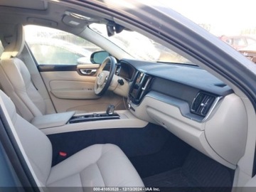 Volvo XC60 II 2024 Volvo XC 60 B5 CORE DARK THEME, miekka hybryda 2L, 247KM, 4x4, od ubezpie, zdjęcie 10