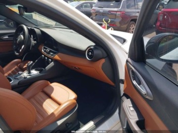 Alfa Romeo Giulia II Sedan Facelifting 2.0 Turbo 280KM 2021 Alfa Romeo Giulia Ti Sport Awd 2021 2.0 Benzyna 280KM, zdjęcie 9