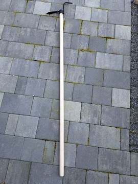 Скребок для очистки трещин в брусчатке