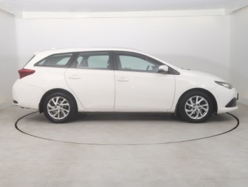 Toyota Auris II Touring Sports Facelifting 1.6 Valvematic 132KM 2016 Toyota Auris 1.6 Valvematic, Salon Polska, zdjęcie 5