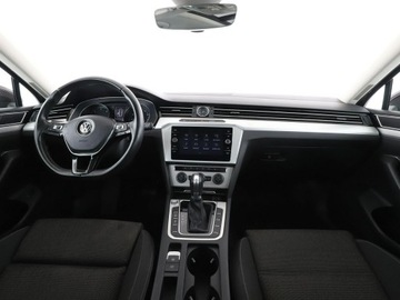 Volkswagen Passat B8 Variant 2.0 TDI BlueMotion SCR 190KM 2017 Volkswagen Passat 4x4 DSG panorama navi klima auto, zdjęcie 14