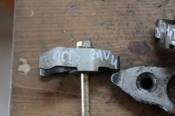 КРЕПЛЕНИЕ РУЧКИ ИНЖЕКЦИОННОГО СТЕКЛА RAV 4 II 2.0 D4D