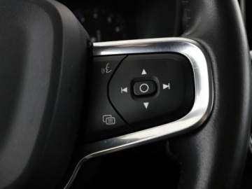 Volvo XC40 Crossover 2.0 T4 190KM 2018 Volvo XC 40 2.0T4 Automat Momentum Nawigacja, zdjęcie 31
