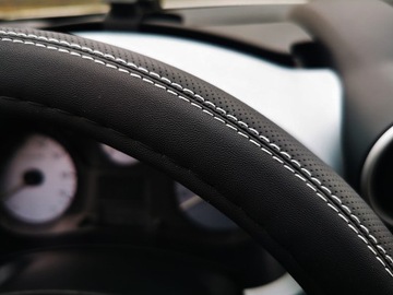 Pokrowiec na kierownice SUZUKI SX4 SWIFT VITARA BALENO nakładka czarny mat