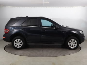 Mercedes Klasa M W164 Off-roader Facelifting 3.0 V6 (300 CDI BlueEFFICIENCY) 204KM 2010 Mercedes ML ML 300 CDI, 201 KM, 4X4, Automat, zdjęcie 5