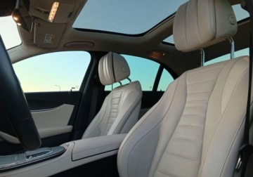 Mercedes Klasa E W213 Limuzyna Facelifting 2.0 E220d 194KM 2021 Mercedes-Benz Klasa E Salon PL AMG Airmatic Burmester LED Kam360 Distronic, zdjęcie 10