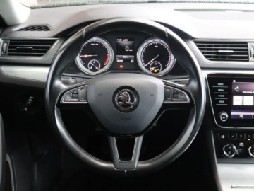Skoda Superb III Liftback Facelifting 2.0 TDI SCR 150KM 2019 Skoda Superb 2.0 TDI, Salon Polska, Klima, zdjęcie 17