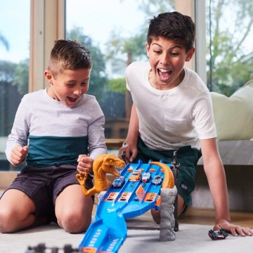 ZURU METAL MACINES RAPTOR ATTACK CAR TRACK ДИНОЗАВР + АВТОМОБИЛЬ 4+