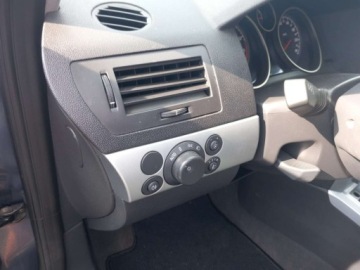 Opel Astra J Hatchback 5d 1.6 Twinport ECOTEC 115KM 2009 Opel Astra OPEL ASTRA H 1600 benzyna super stan 1.6 Benzyna 115KM, zdjęcie 19