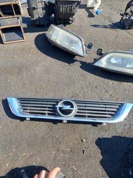 MASKA MŘÍŽKA CHRÓM OPEL VECTRA B 2002R 2.0 DIESEL