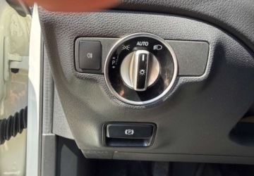 Mercedes Klasa A W176 Hatchback 5d Facelifting 180 d 109KM 2015 Mercedes-Benz Klasa A Mercedes-Benz A180 CDI 1.5 Diesel 109KM, zdjęcie 11