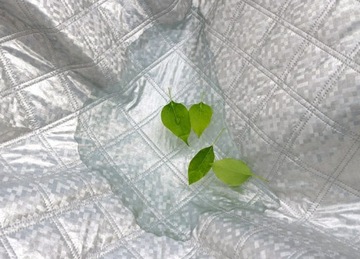 Чехлы на лобовое стекло, боковые зеркала и крепления летних/зимних колес.