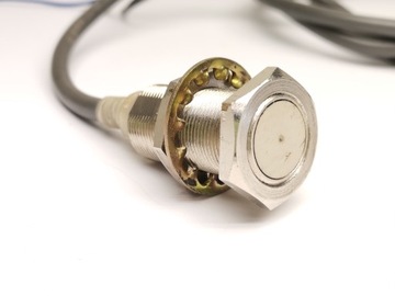 Omron E2EG-X5B1 czujnik indukcyjny M18 PNP