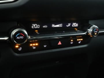 Mazda CX-30 2.0 Skyactiv-X 180KM 2020 Mazda CX-30 2.0 Skyactiv-X MHEV Navi Tempomat, zdjęcie 30