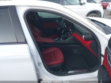 Alfa Romeo Giulia II Sedan 2.0 TBi 280KM 2019 Alfa Romeo Giulia Alfa Romeo Giulia Sport, od ubezpieczalni 2.0 Benzyna, zdjęcie 6