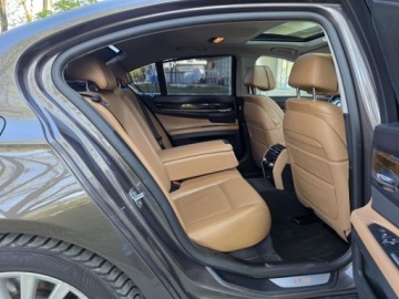BMW Seria 7 F01 Sedan Facelifting 730d 258KM 2012 BMW 7 730d xDrive 3.0l diesel 258KM xDrive AWD/4X4 8 lat w jednych rękach, zdjęcie 32