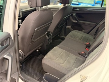 Volkswagen Tiguan II SUV 2.0 TDI 190KM 2019 Volkswagen Tiguan R-LINE 4motion DSG Masaze Bezwypadkowy 2.0 190KM, zdjęcie 23