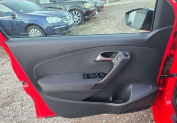 Volkswagen Polo V Hatchback 5d 1.6 TDI-CR DPF 90KM 2013 Volkswagen Polo Volkswagen Polo Match 1.6 TDI 90 KM PolSkory PDC Klimatyza, zdjęcie 29