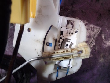 BMW E46 01-06 2.0 D 116KM CZUJNIK PALIWA PŁYWAK 6752054 2 PIN