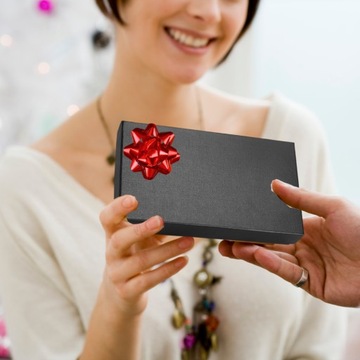 Большая, элегантная, черная прямоугольная подарочная коробка для кошелька.