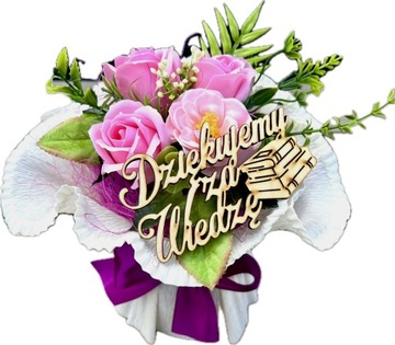 Букет из махровых и мыльных роз для учителя.