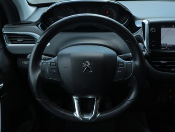 Peugeot 208 I Hatchback 5d Facelifting 1.2 PureTech 82KM 2017 Peugeot 208 1.2 PureTech, Navi, Klima, Parktronic, zdjęcie 16
