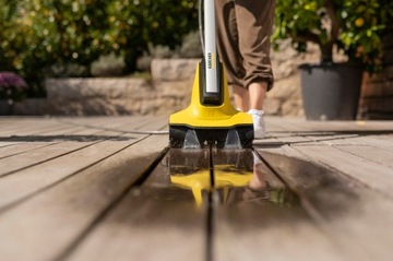 Аккумуляторная щетка для чистки тротуарной плитки и террас Karcher PCL 3-18